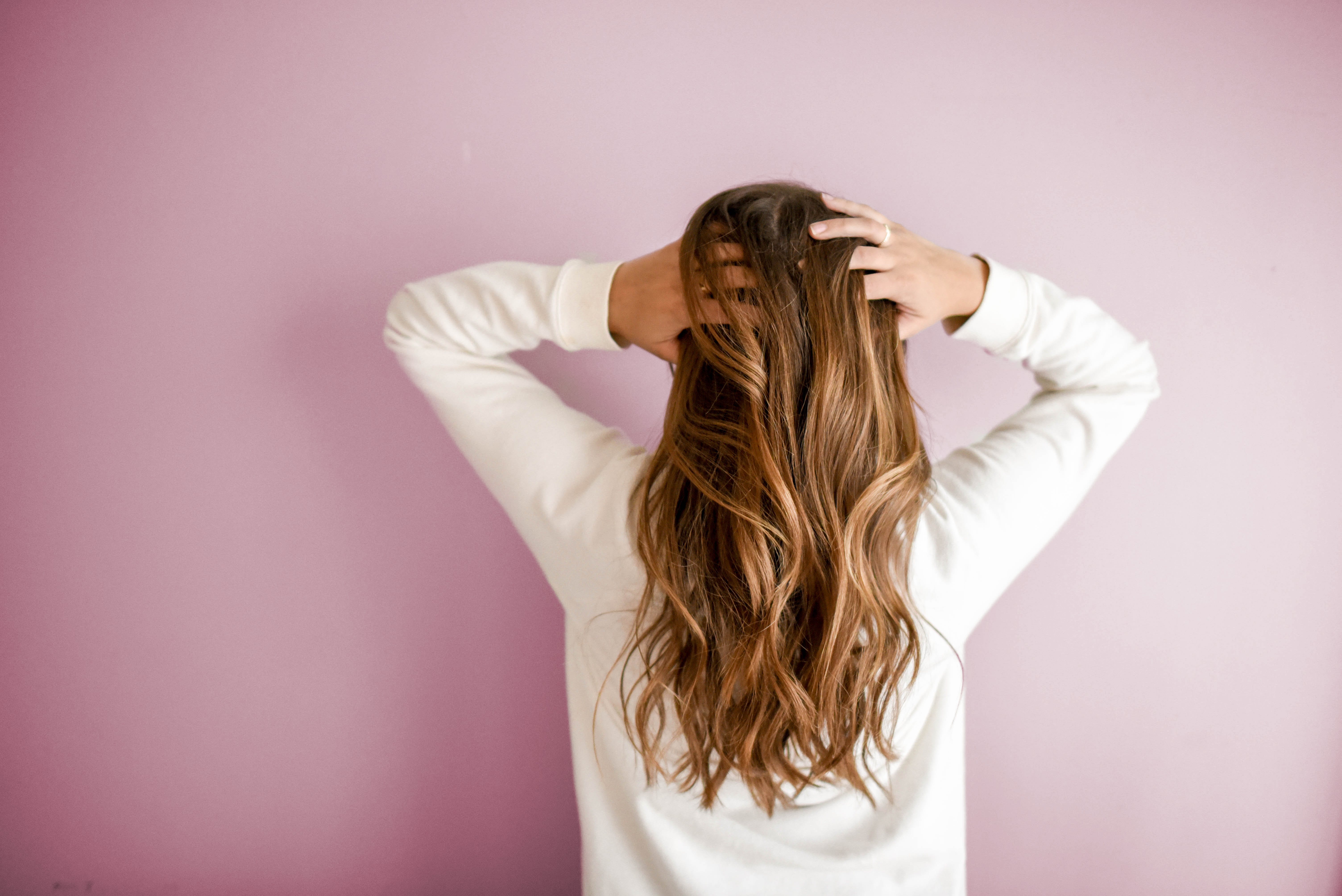 Understanding Bulk Hair: How to Choose the Right Hair Extensions 3 Miễn phí Người Phụ Nữ Mặc áo Sơ Mi Trắng Dài Tay Ảnh lưu trữ